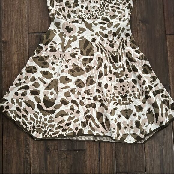 Catherine Malandrino Animal Print Baseball Sleeve Fit & Flare Sweater Dress M - Picture 2 of 5